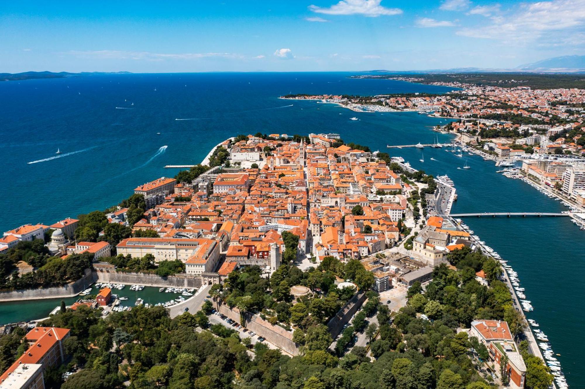 Family Apartments Zadar - Ryanair Exclusive エクステリア 写真