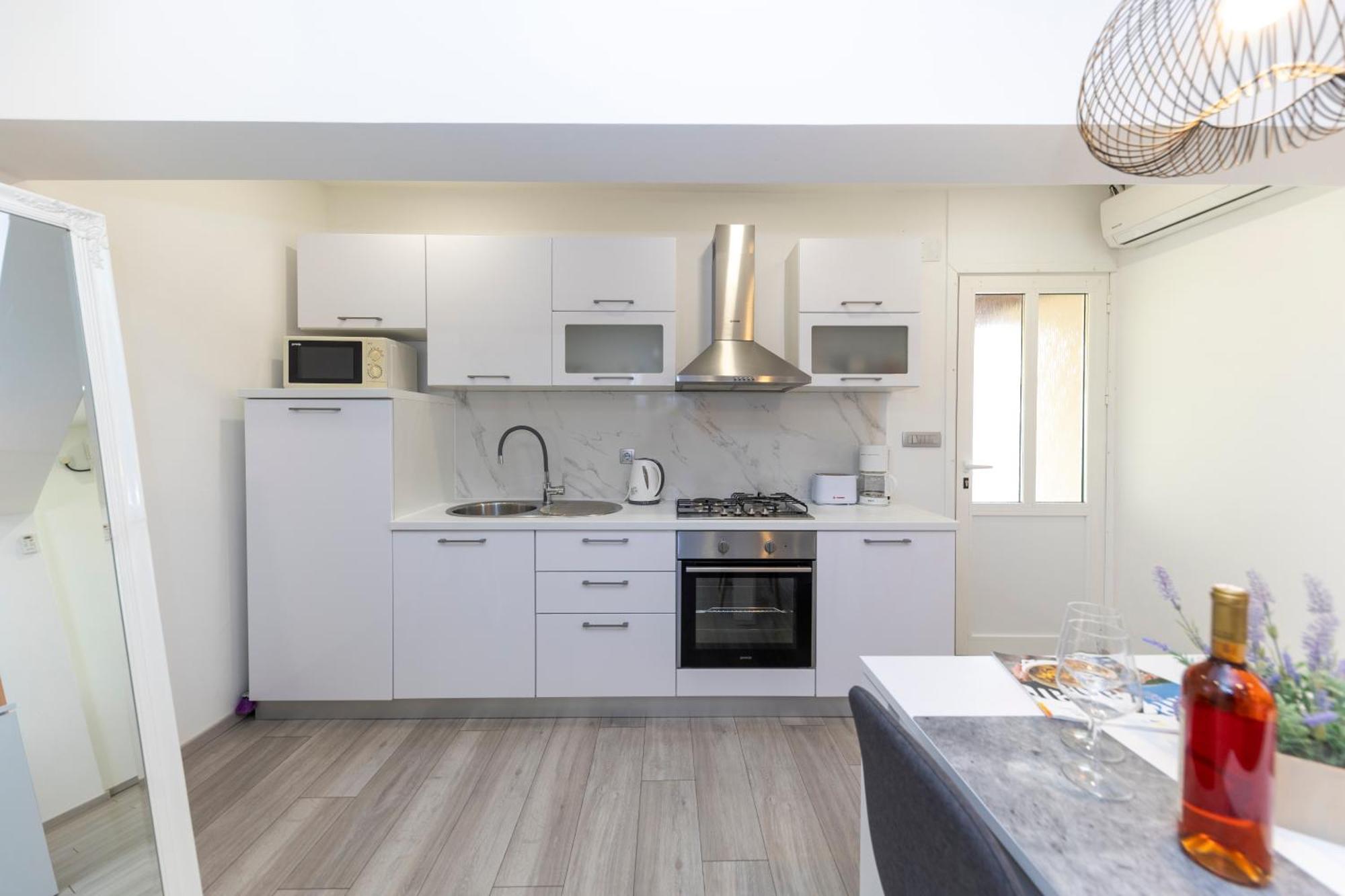 Family Apartments Zadar - Ryanair Exclusive エクステリア 写真
