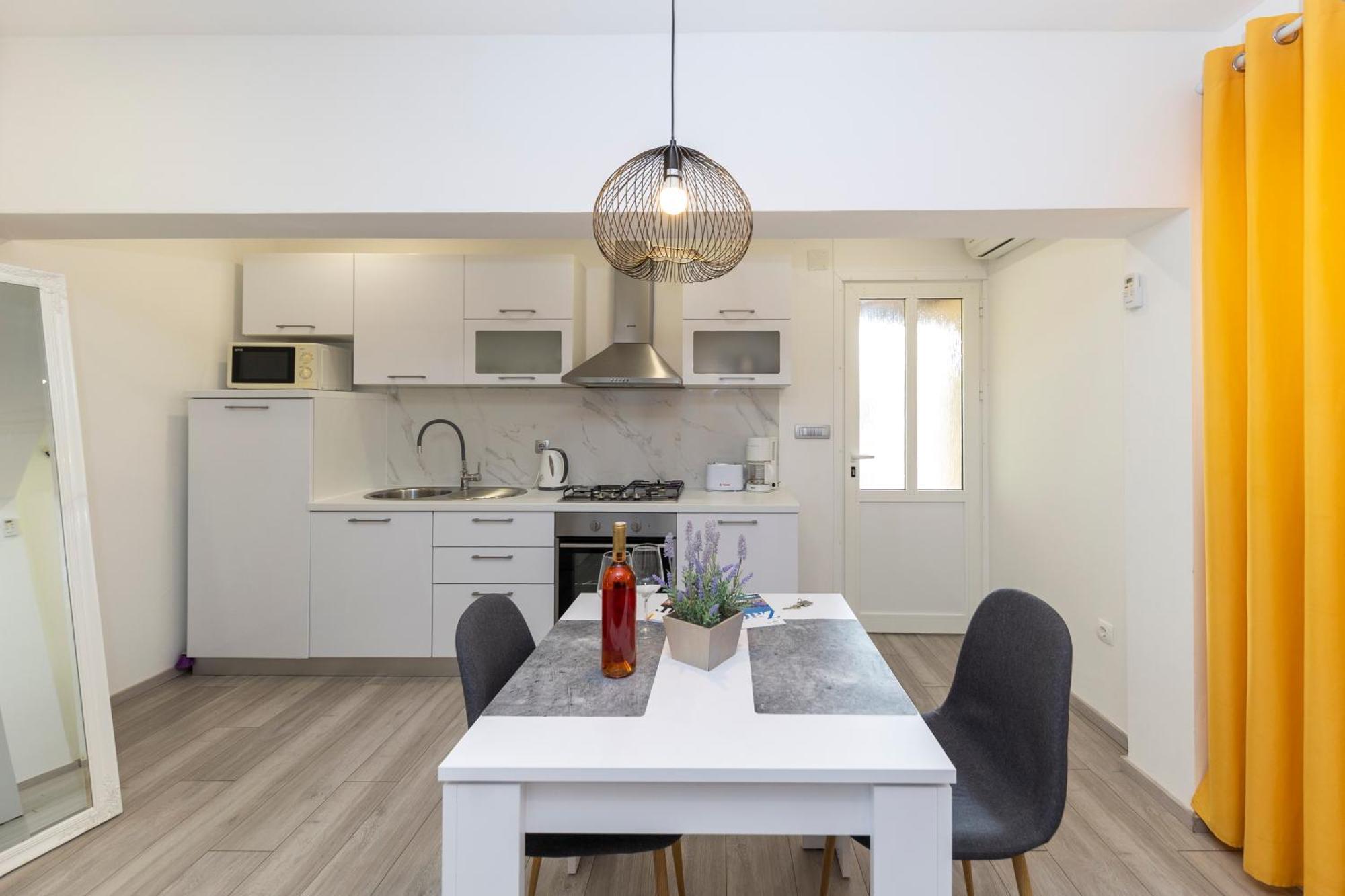 Family Apartments Zadar - Ryanair Exclusive エクステリア 写真