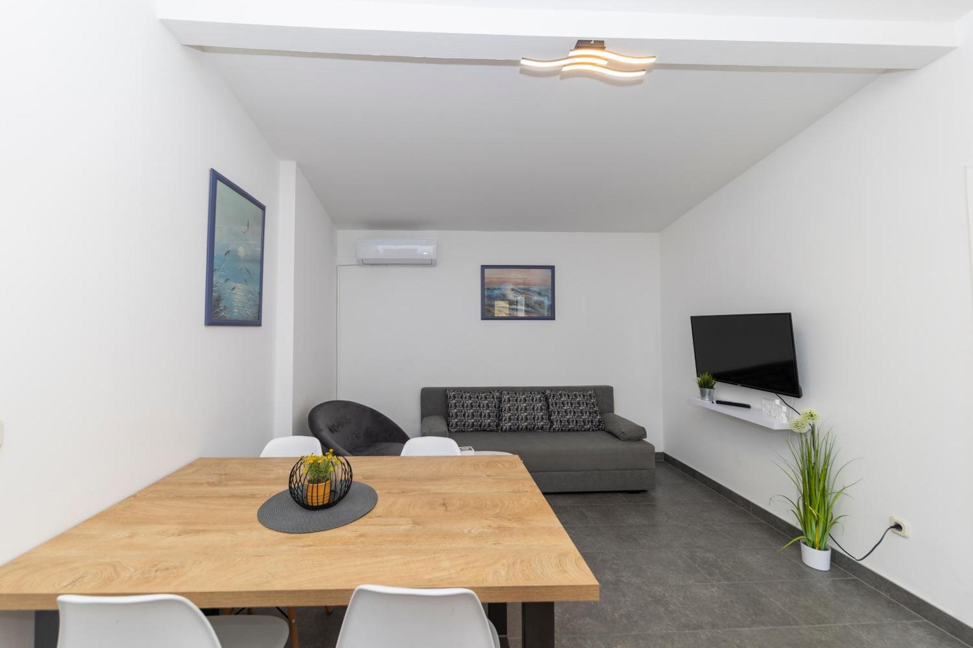 Family Apartments Zadar - Ryanair Exclusive エクステリア 写真