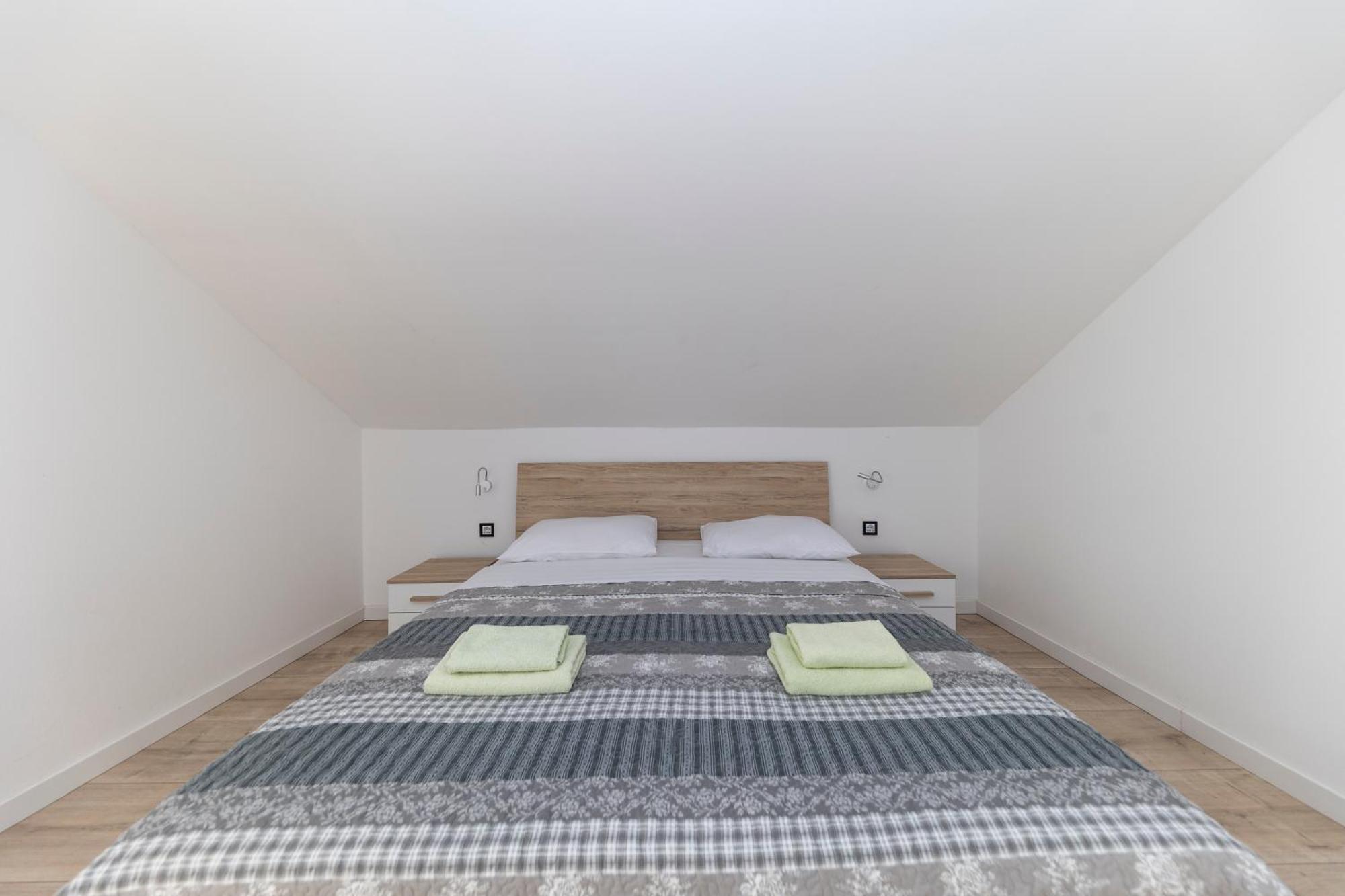 Family Apartments Zadar - Ryanair Exclusive エクステリア 写真