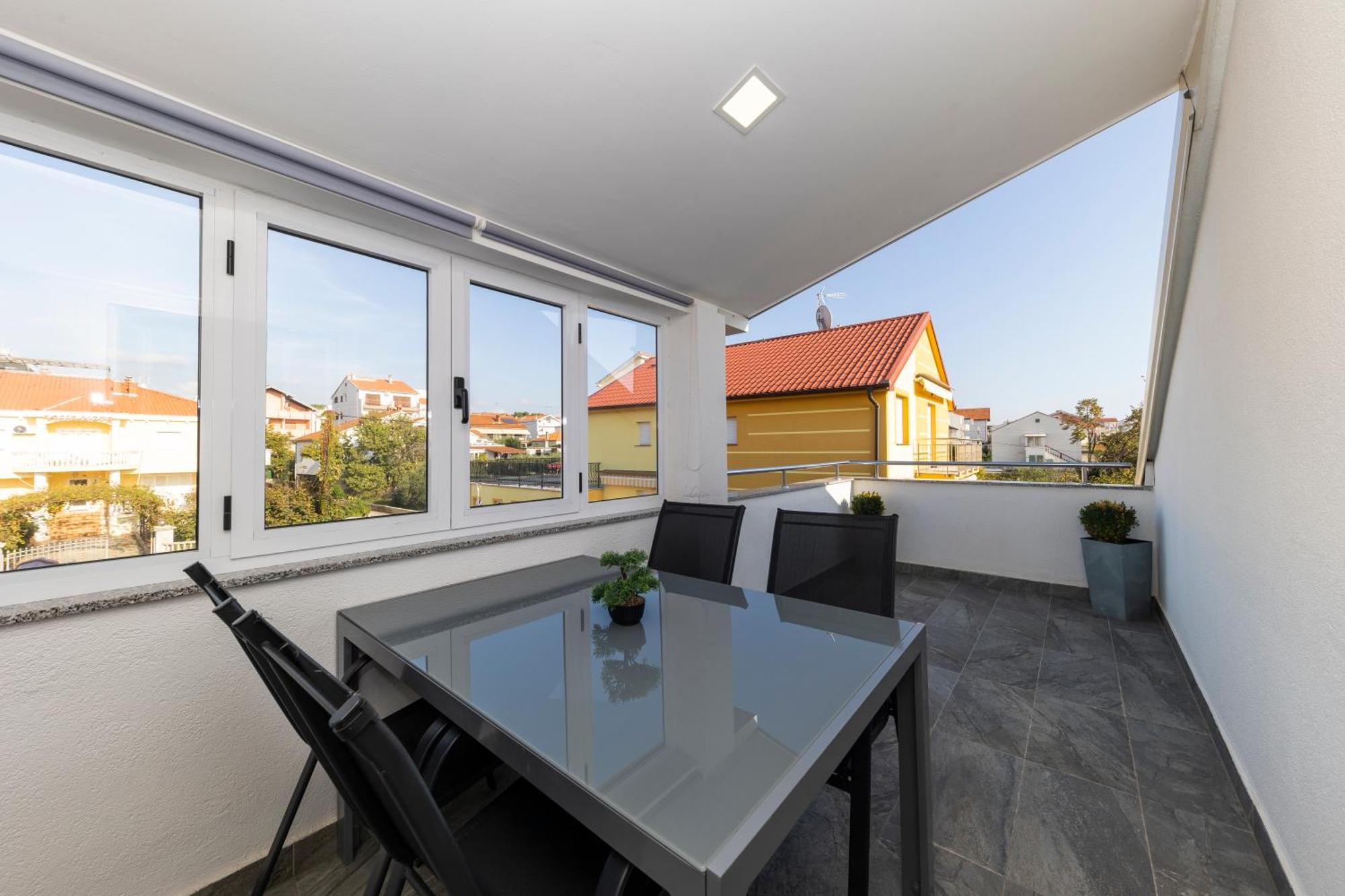 Family Apartments Zadar - Ryanair Exclusive エクステリア 写真